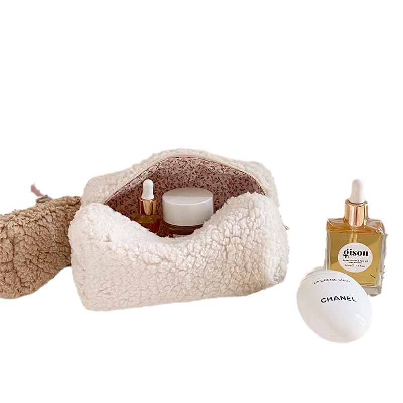 Bolsa de cosméticos de terciopelo de peluche transfronterizo Estilo japonés lana de cordero fresco Cosméticos Artículos de tocador bolsa de almacenamiento de viaje