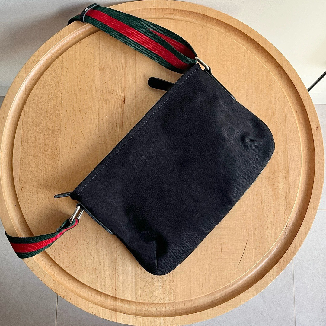 Fashionable universal belt bag for men and women