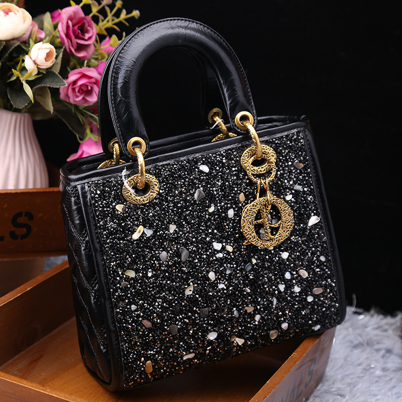 Contador de productos genuinos marca de cuero genuino Diana bolsa 2023 nueva moda de estilo occidental incrustado en diamantes bolsa hombro crossbody pequeña bolsa de moda