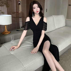 Low cut off shoulder back tight fitting slimming and hip wrapped long skirt