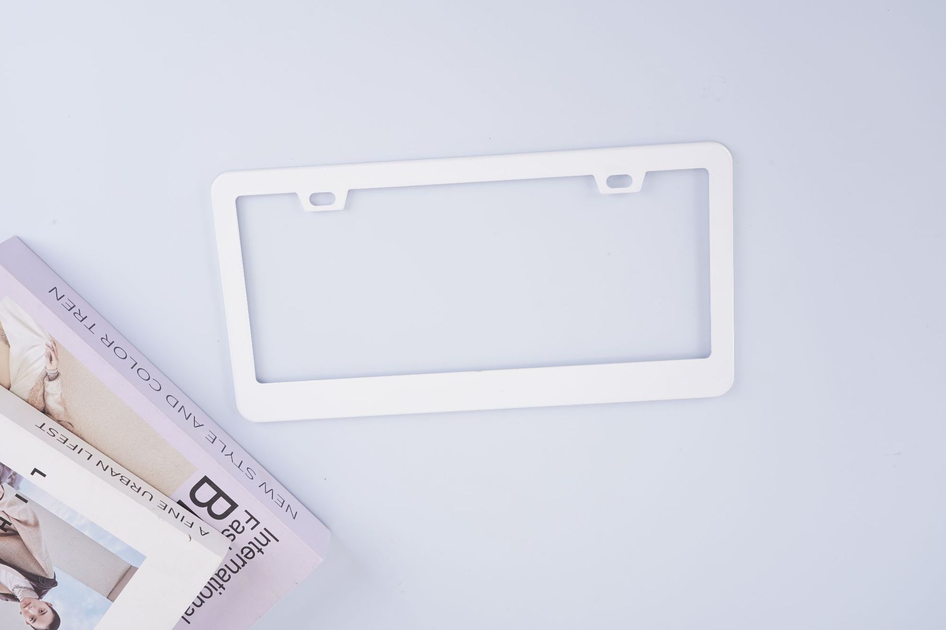 Manufacturer wholesale cross-border narrow-edge thin-edge stainless steel 2-hole license plate frame aluminum alloy stainless steel license plate holder cross-border
