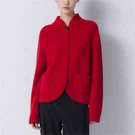 鄂 中式小立领牛角扣口袋新年红宽松羊绒厚款针织开衫女