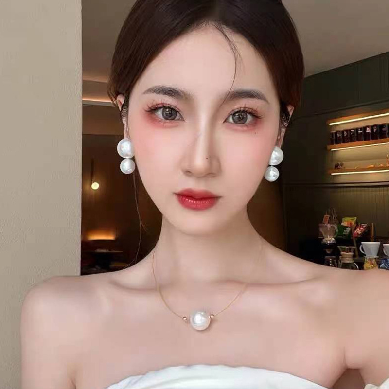 Diseño de nicho de alta gama borla larga sin orejas clip de oreja elegante estilo occidental de las mujeres cara-mirando pequeños nuevos pendientes de moda