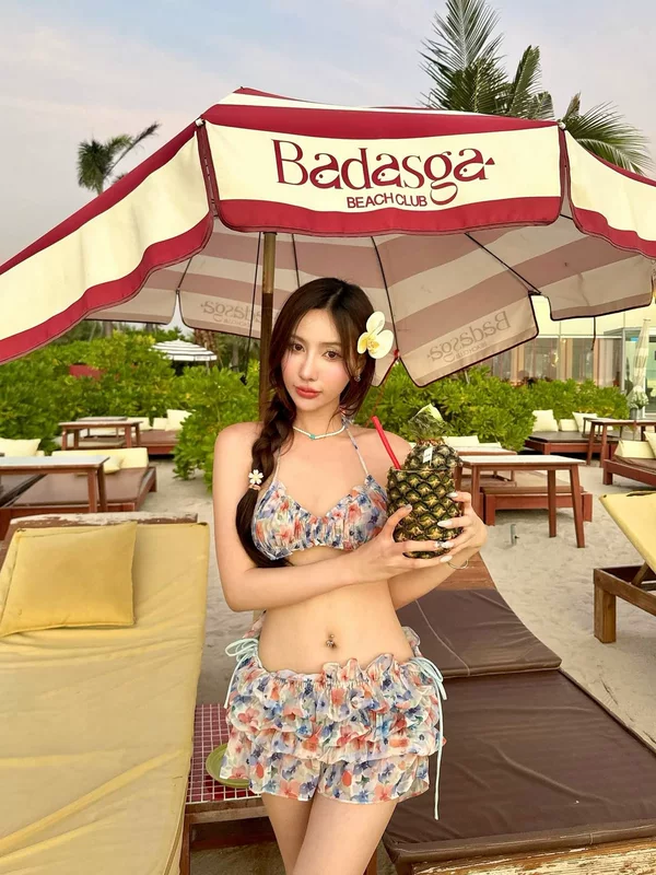 2025 new split skirt swimsuit for women covering their belly and making them look slim on beach vacation hot spring swimsuit [one piece delivery]