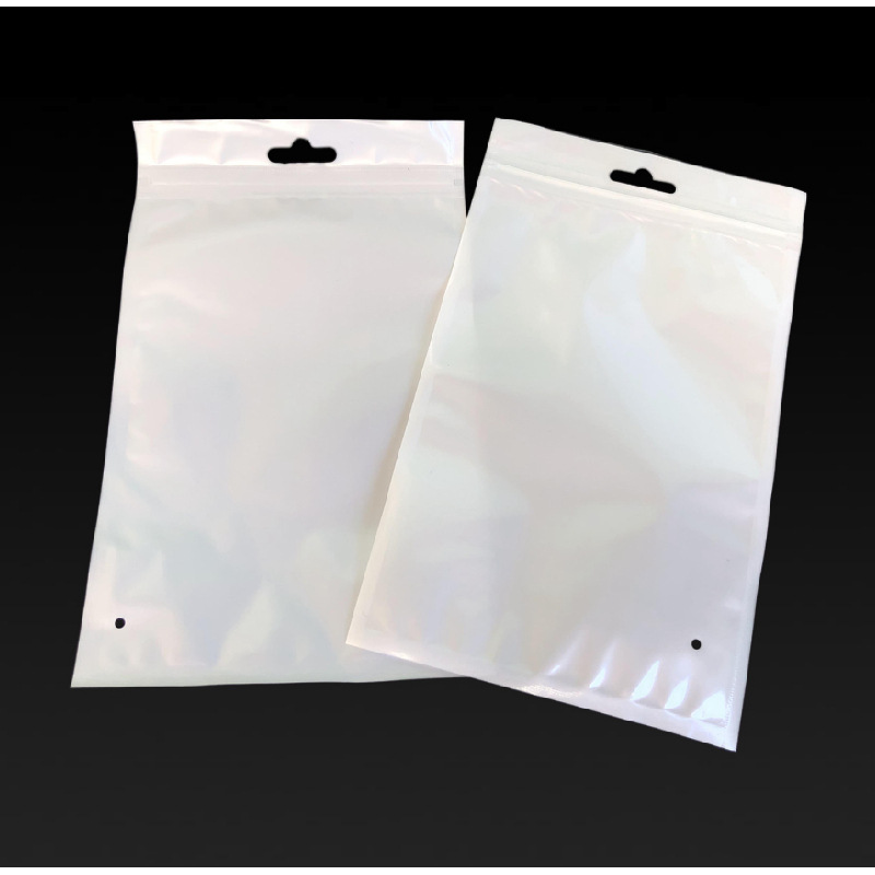 Thickened white adapter, memory card trinket, Bluetooth headset, silicone shell packaging bag, self-sealing zip-top bag