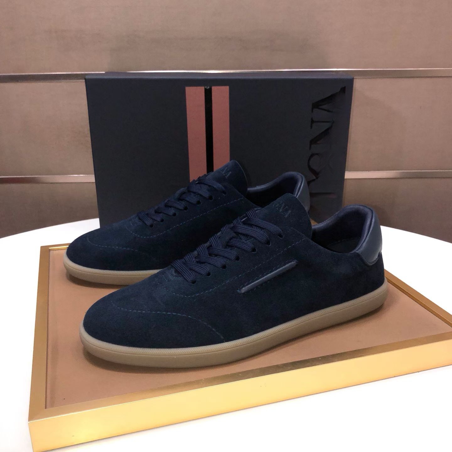 Estación europea retrógrado ganado cuero plano zapatos blancos para hombres con lazos de color combinados zapatos de skate casuales para hombres Lefour zapatos