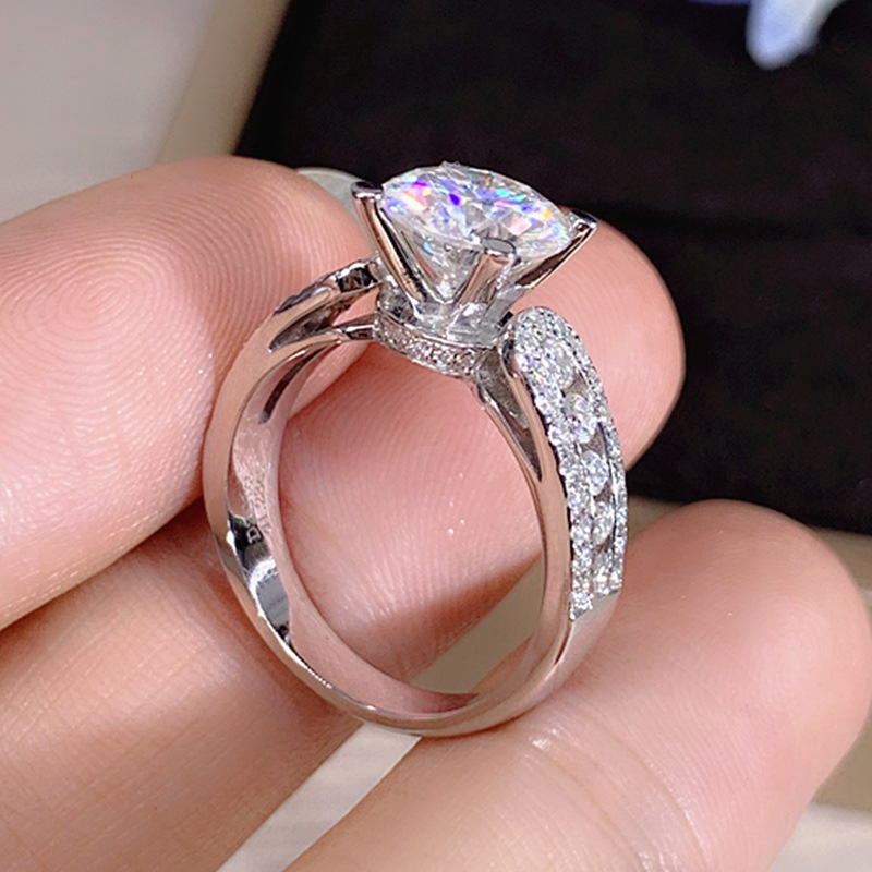 Fashion New Wedding Classic Four-claw Zircon Crystal Female Engagement Proposal Copper Ring Female display picture 4