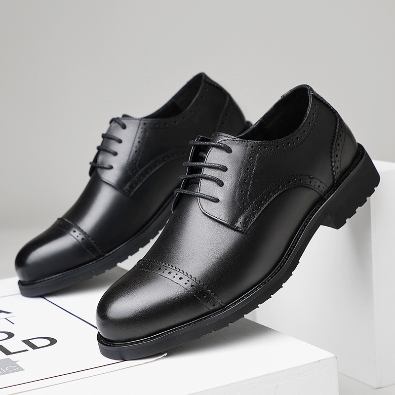 Primera capa de piel de vaca de la primavera de los hombres zapatos de cuero casual de negocios de cuero genuino de fondo suave estilo británico ropa formal brogue tallado zapatos de los hombres