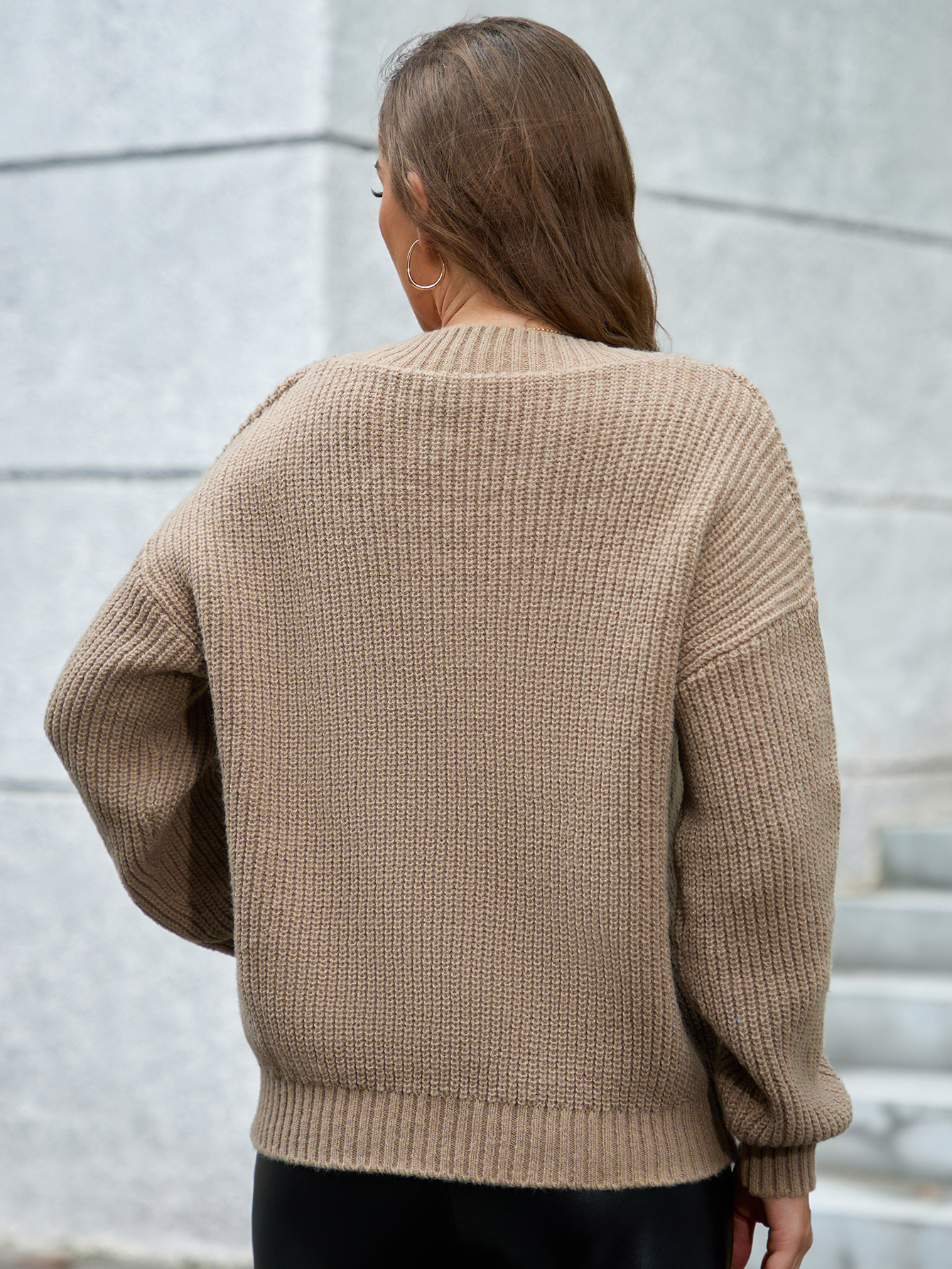 V-neck Sweater Women Pullover Breathable Ribbed Cuffs Relaxed Fit_voghion.com
