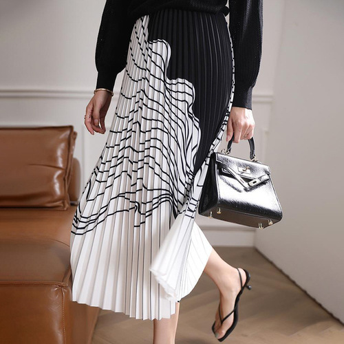 Skirt Women's Summer Pleated Skirt Mid-Length Design Niche Black and White Contrast Color Irregular Striped High Waist Skirt