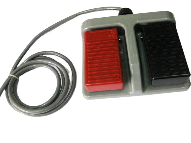 供应 原装全新AIKS爱克斯脚踏开关AFS15-2P塑料双脚踏10A电流