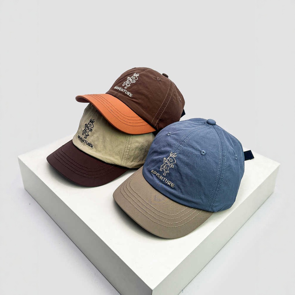 Primavera y verano nuevo estilo japonés bordado letras de dibujos animados sombrero de béisbol de color masculino y femenino sombrero de sombra retro lindo pato