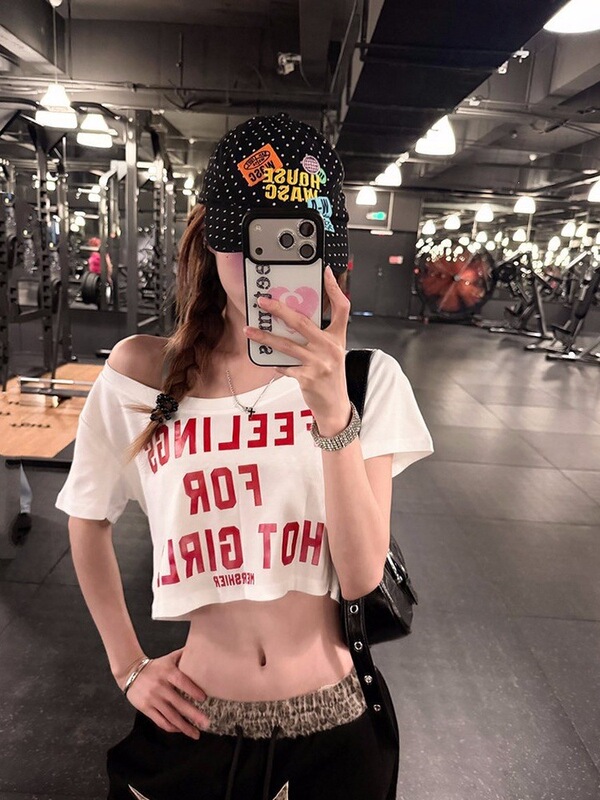 40-count pure cotton American retro style letter print off-shoulder short-sleeve T-shirt for women, summer slim-fit versatile crop top 40-count pure cotton American retro style letter print off-shoulder short-sleeve T-shirt for women, summer slim-fit versatile crop top