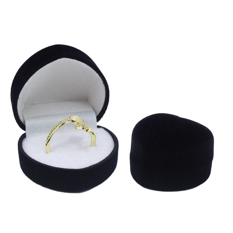 Caja mediana para anillos color melocotón, exterior negro e interior blanco; 48*43*34mm