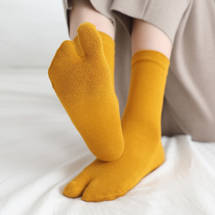 Women's two-finger socks two-toe socks Japanese wooden socks Spring and Autumn Mid-calf socks cotton socks five-finger high-top cute toe socks