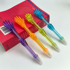 メーカーの創意的な小さい手は形のボールペンをたたいてかわいい学生のボールペンの文房具会社の学校の贈り物のサインペンをたたきます。