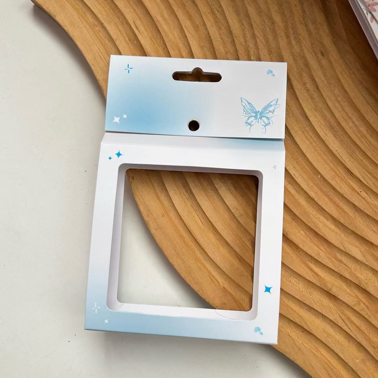 Blue; finished product 9x13cm (excluding suspension box