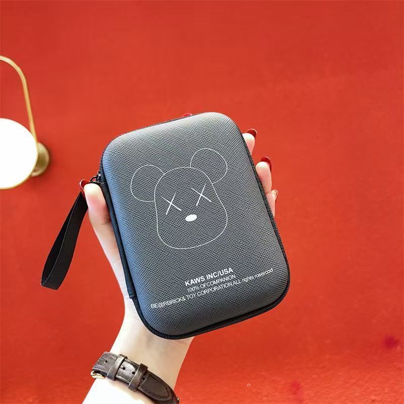 Cartoon nueva bolsa de almacenamiento de auriculares linda rectangular de dibujos animados, cargador de monedero grande, cable de datos, caja de almacenamiento de bolsa larga