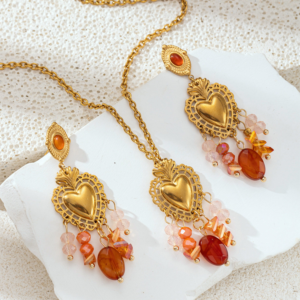 Collar de acero inoxidable para mujeres no se desvanece transfronterizamente, pendientes de borda de amor para mujeres de alta calidad transfronterizas.