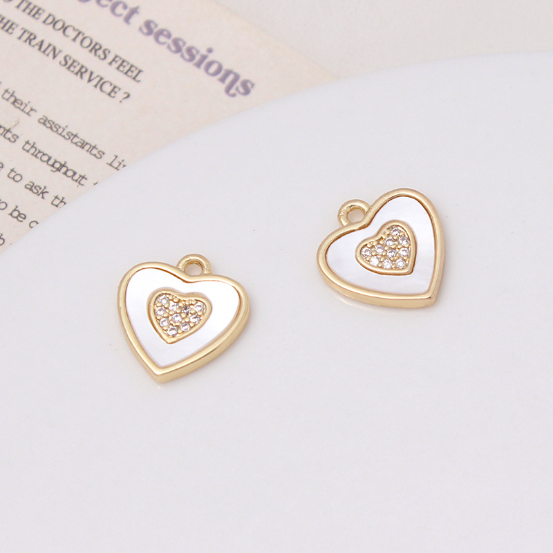 保色メッキ真金insは天然貝殻月の雲をはめ込んでいます。