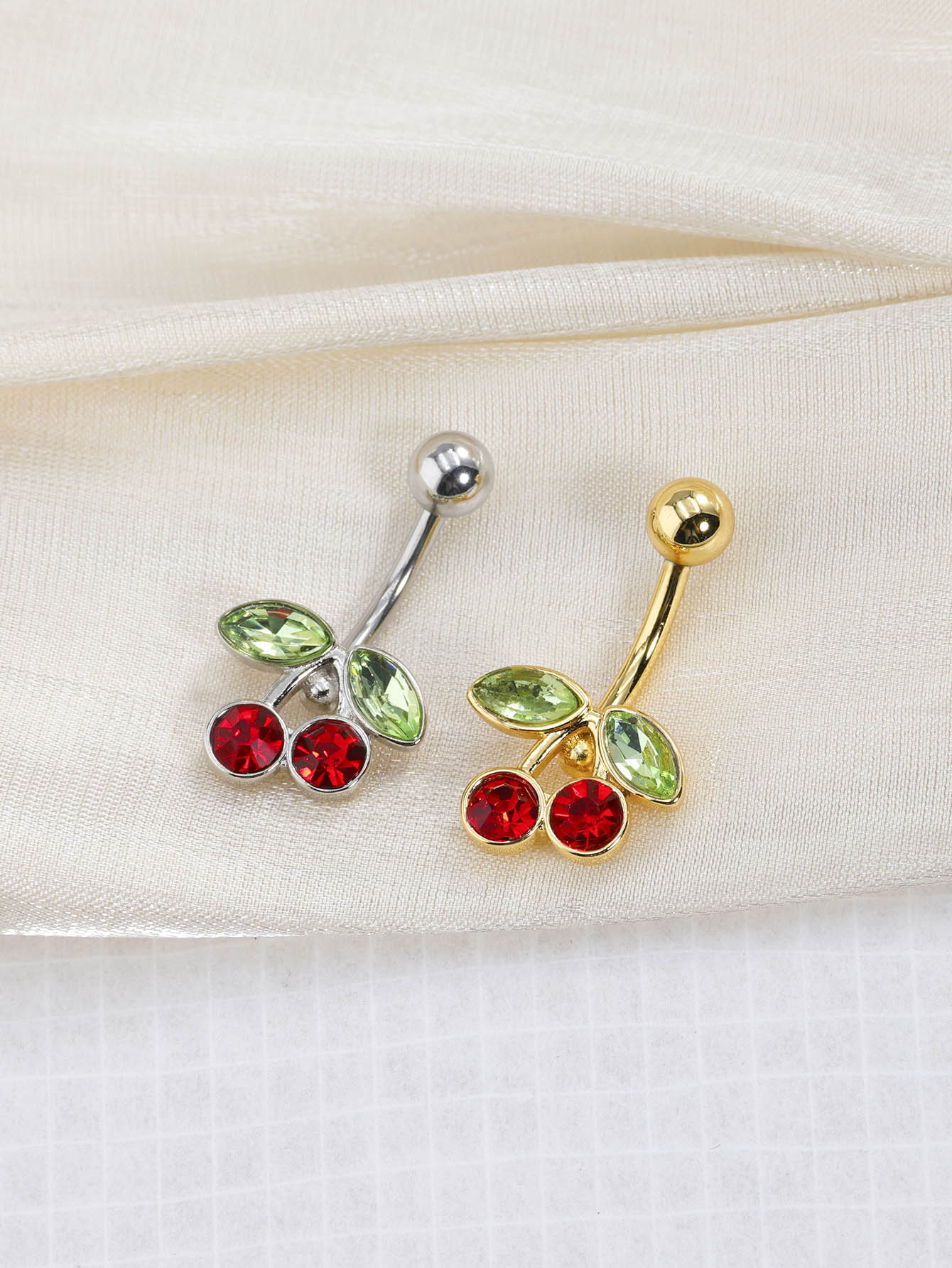 Piercing nombril cerise rouge style punk avec strass_voghion.com