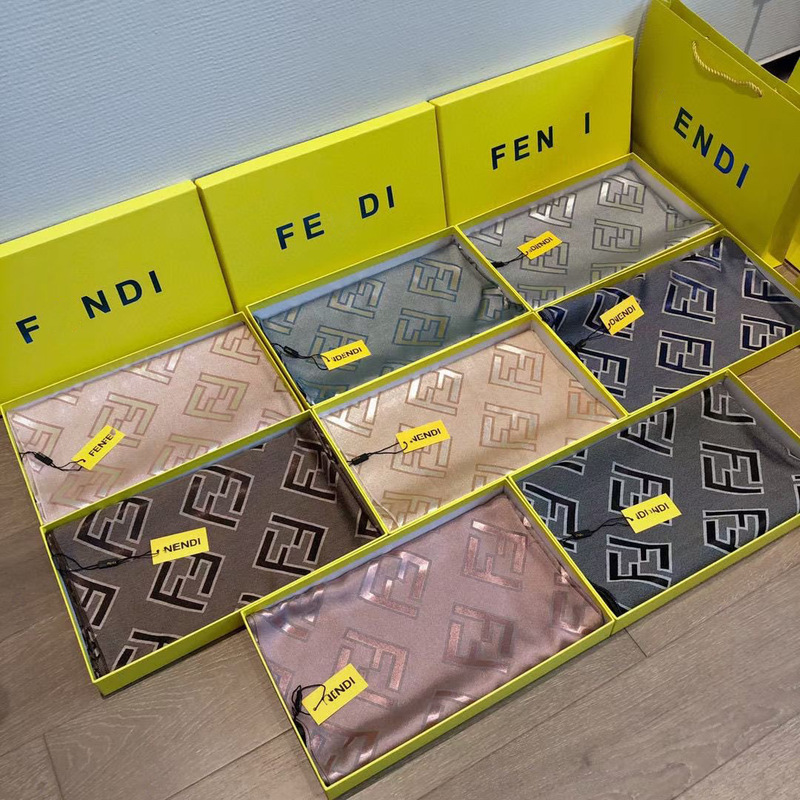 新しい秋冬のアルファベットのマフラーの洋風のファッションのinsのフランスの気質の小さい大衆の百合のカップルの保温のマフラー|undefined