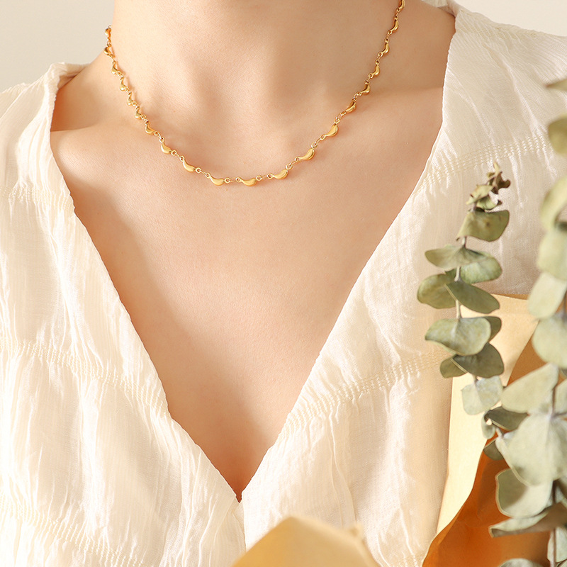 Conjunto de joyería transfronteriza chapada en oro, pequeño animal fresco y dulce europeo y americano, colgante de delfín, collar, material de acero de titanio