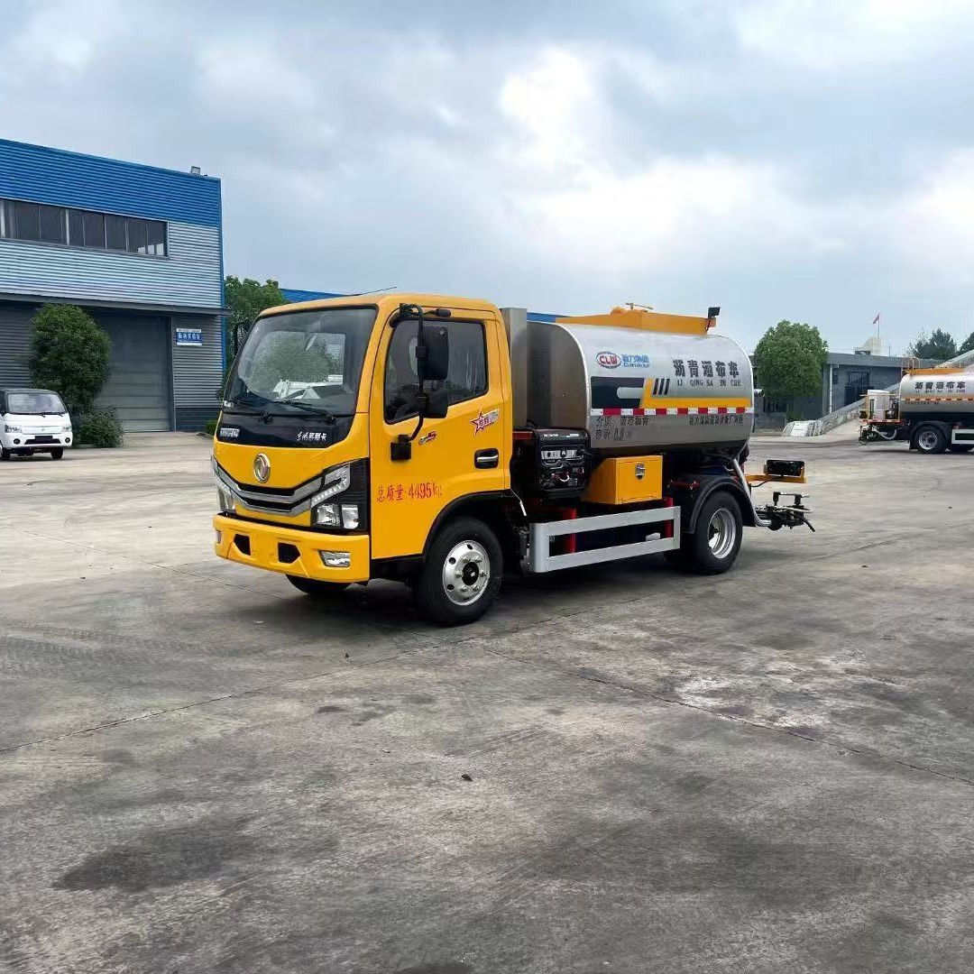 小型4.5吨4方高速公路铺设透油层防水层粘结层乳化沥青洒布车
