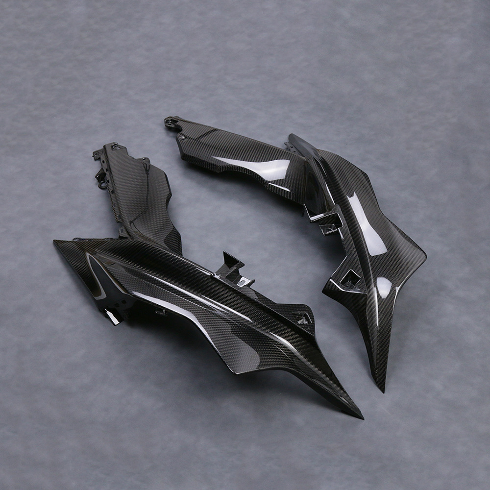 Suitable for new YAMAHA YAMAHA R3 front large side plate carbon fiber shell motorcycle modification accessories