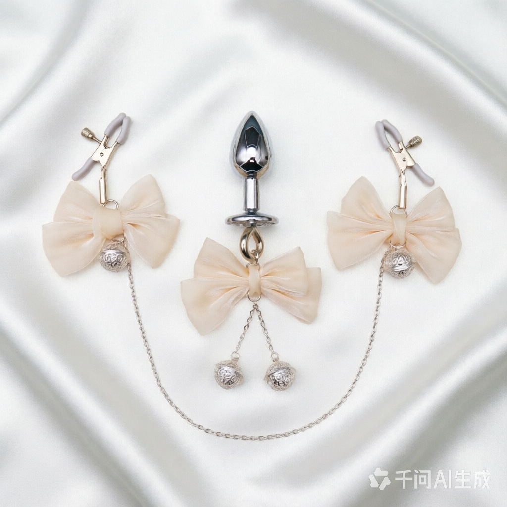 Nipple Clamps and Anal Plug Set with Chain, Beige, 2.8 cm Diameter — detail image 12