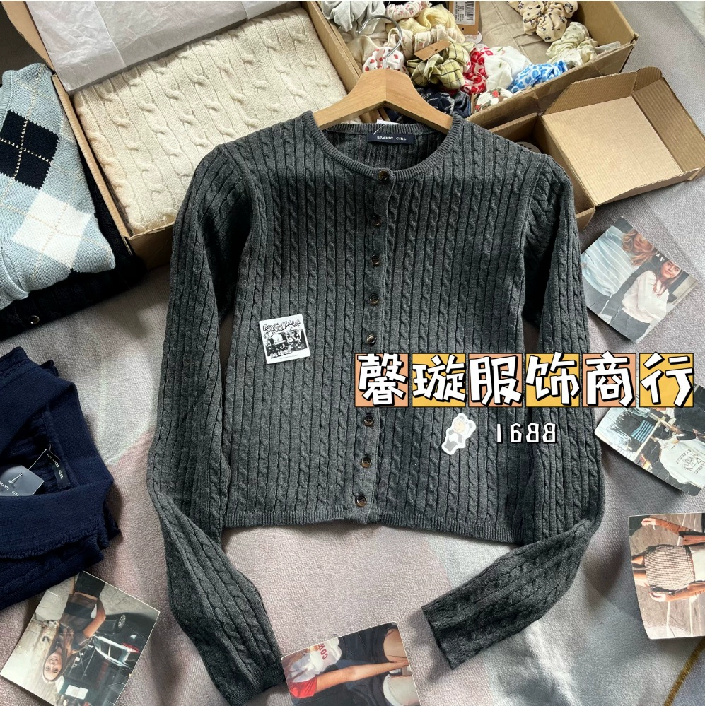 Кардиган-свитер, slim fit, белый пин с косичкой/косой детали, один размер, изделие из вязаного узором трикотажа