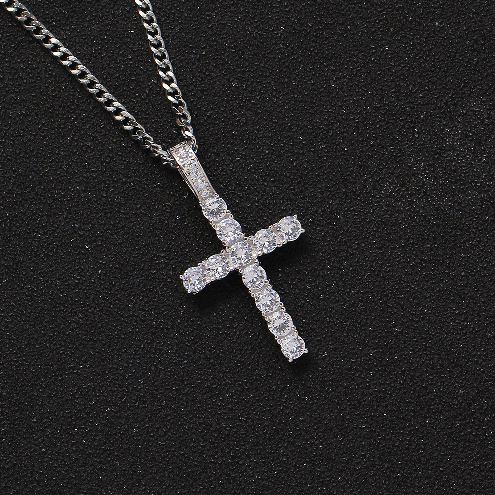 Collier en acier titane avec croix incrustée de diamants, style hip-hop simple et haut de gamme, fusion européenne et américaine._voghion.com