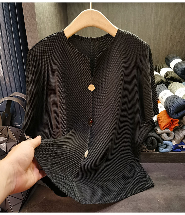 Áo thun nữ tay ngắn xếp ly vảy rồng trang trí nút bấm cao cấp dáng rộng suông — Màu đen, Màu xanh đậu, Màu đỏ hoa hồng, Màu hồng củ sen chi tiết 32