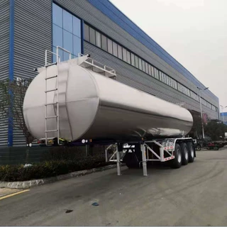 程力威牌CLW9403GNYXN型鲜奶运输半挂车 奶罐半挂运输车价格