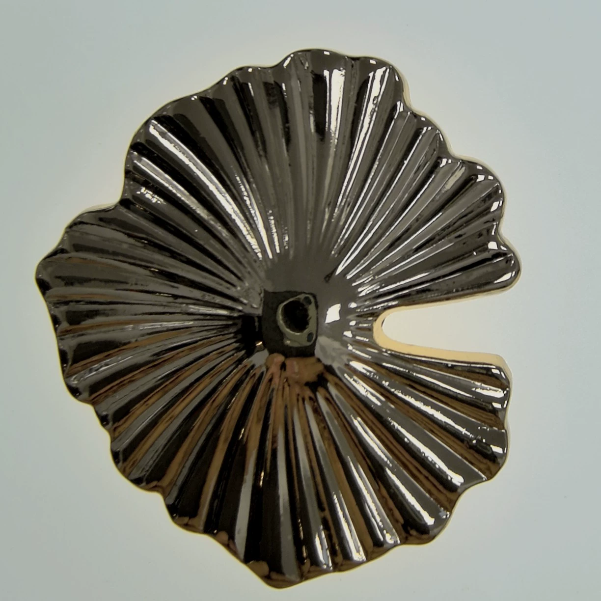 Фабрика Прямая продажа одежды Металлическая строчная пряжка вогнутая полоска ветровых листьев ручная пряжка фурнитура кленовый лист яркая пуговица