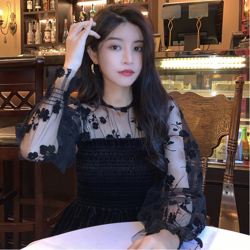 French retro Hong Kong style lace long-sleeved shirt women's design discreet shirt 2024 new gold velvet top