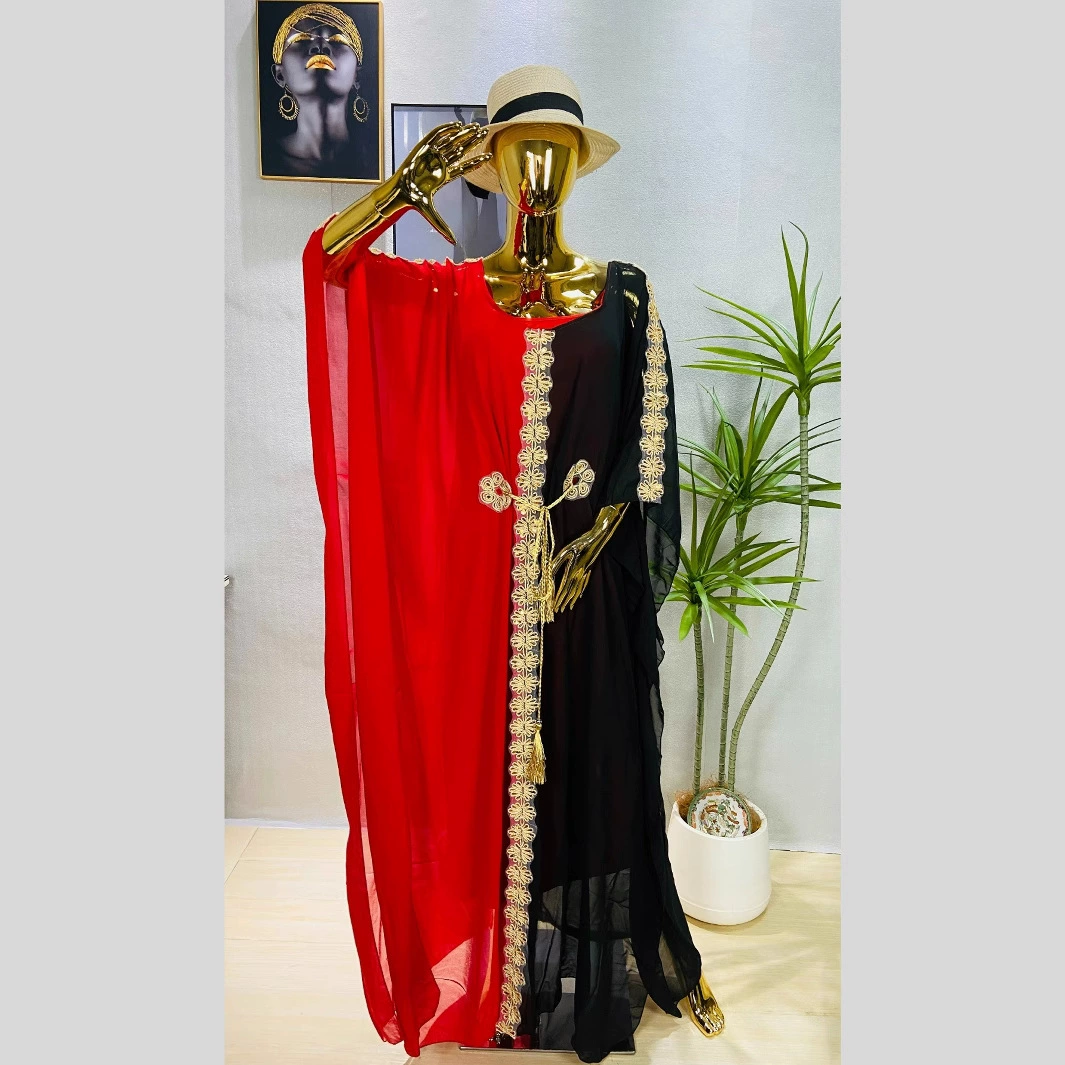 Комплект из двух предметов в африканском, европейском и американском стиле: платье-халат с поясом, длинными рукавами из шифона, декором из страз и африканской восковой окраской.