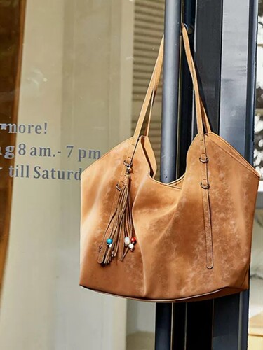 2026 Early Autumn Vintage Calfskin Design Tote Bag, Stylish Loose and Lazy Feeling, Large Capacity Commuter Shoulder Bag
