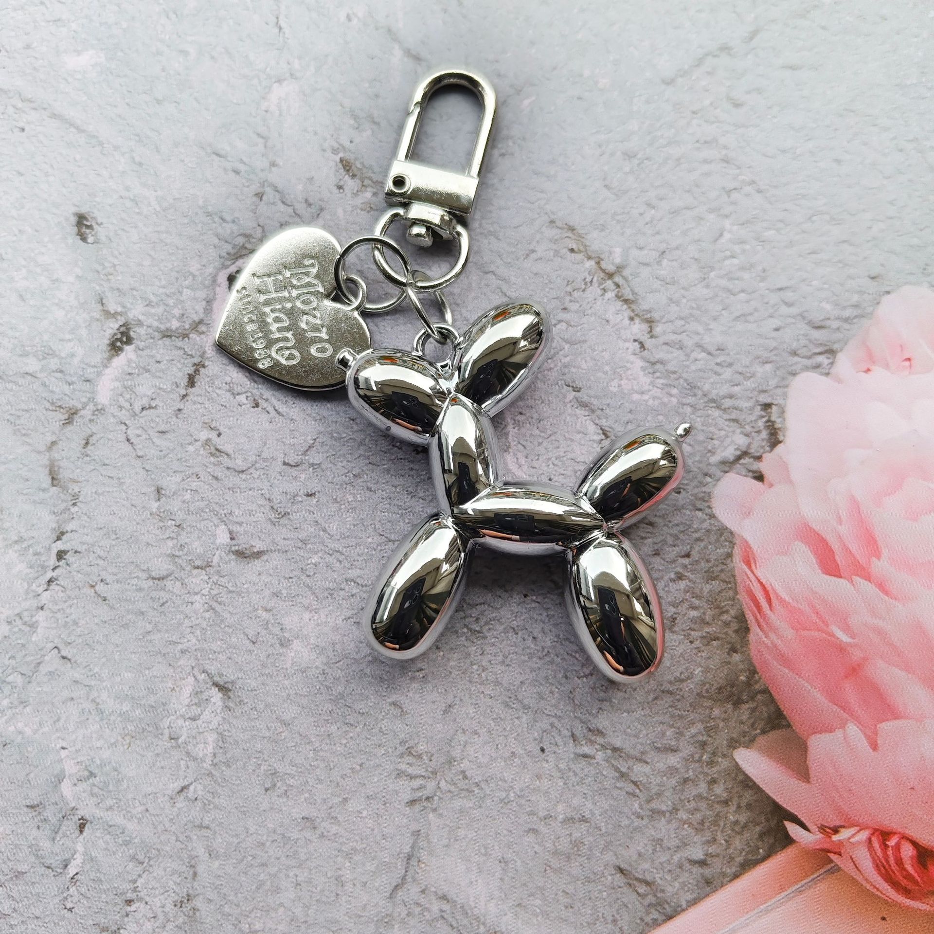 Inswind pequeño libro rojo amor globo perro llavero colgante pareja bolsos DIY colgante joyas de dibujos animados acrílicos