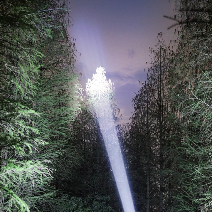 Fuerte luz Super brillante impermeable carga larga resistencia LED al aire libre cabeza-montado pesca noche pesca zoom inducción faro al por mayor