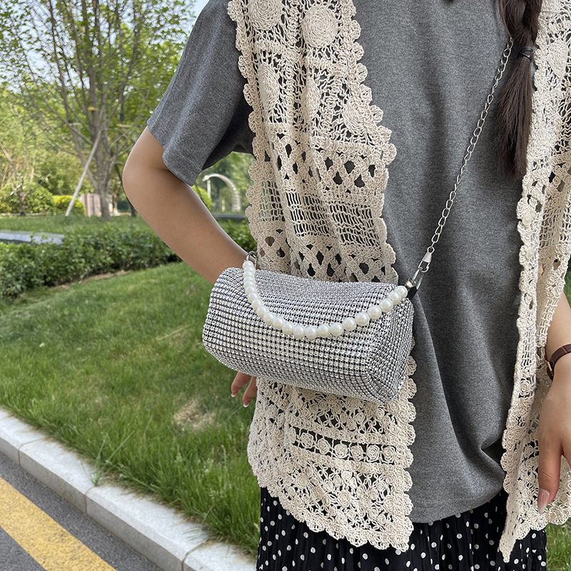 Kiiltävä timanttikuvioinen kainalohelmi 2024 kevät/kesä 2024 uusi muodikas länsimainen ketjulla varustettu Boston-kädessä pidettävä olkalaukku_voghion.com