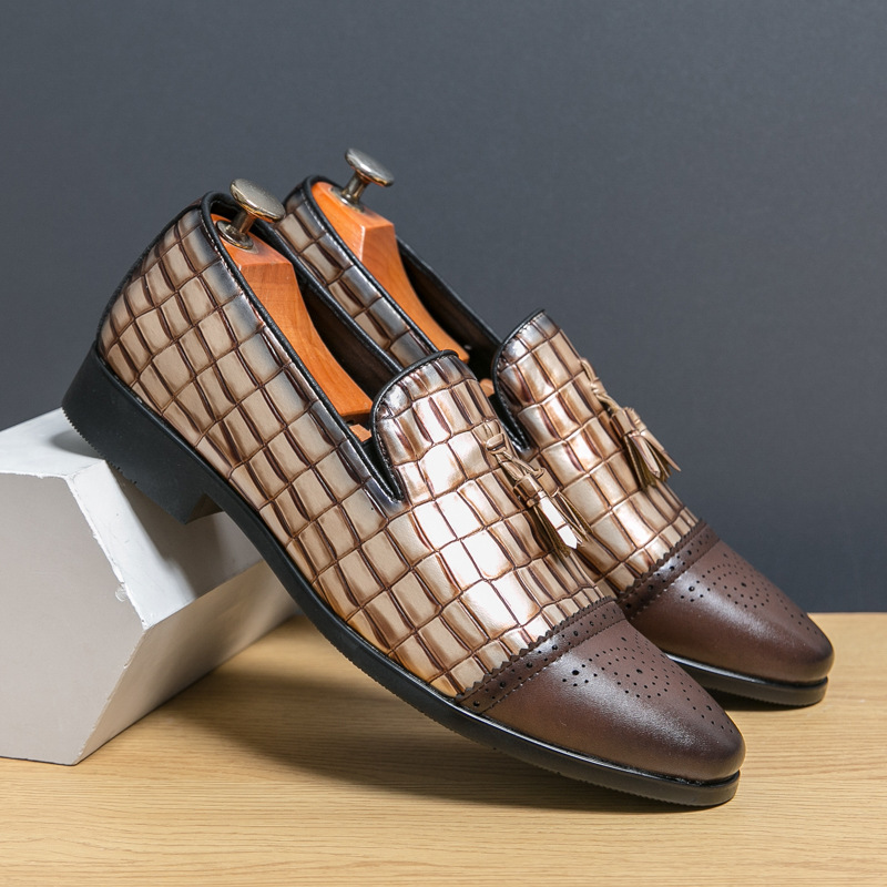 Zapatos de hombre grandes nuevos zapatos de cuero casuales de moda retro de un pie zapatos de cuero de punta de moda zapatos de boda de hombre