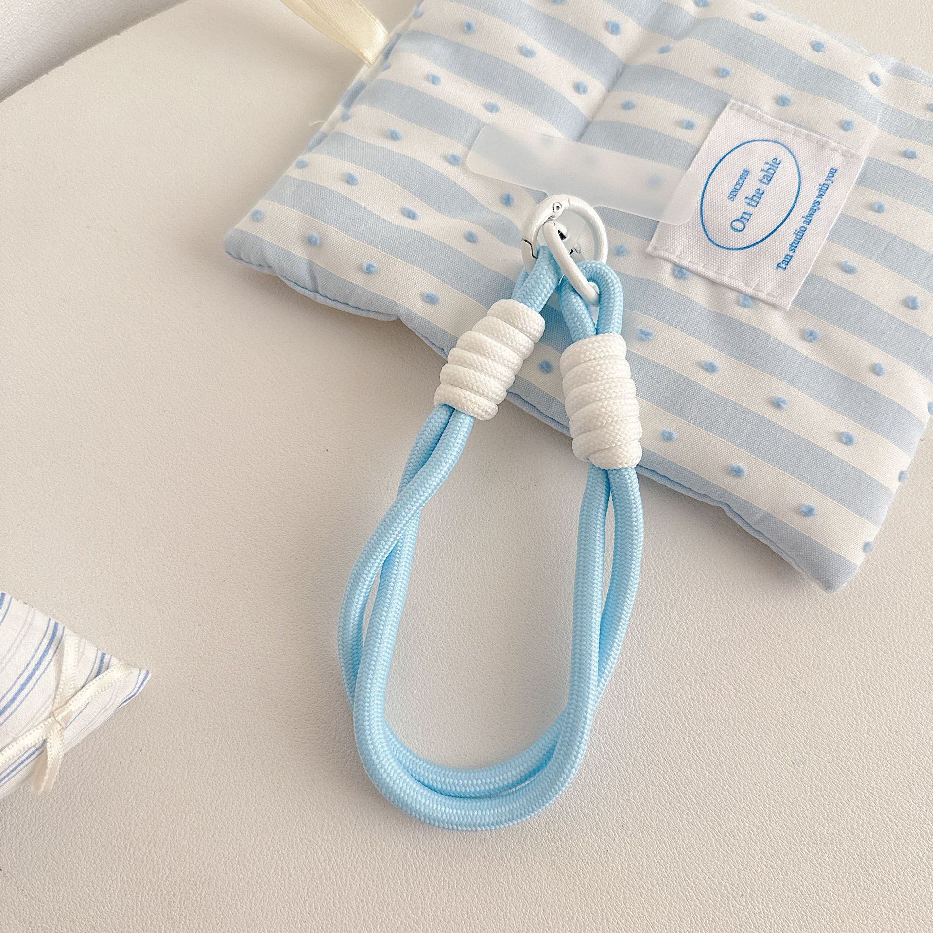 Boutique hecho a mano de alta gama para teléfono móvil cadena para colgar mujer estilo ins ligero lujo doble color muñeca cadena para teléfono móvil de moda/cuerda corta