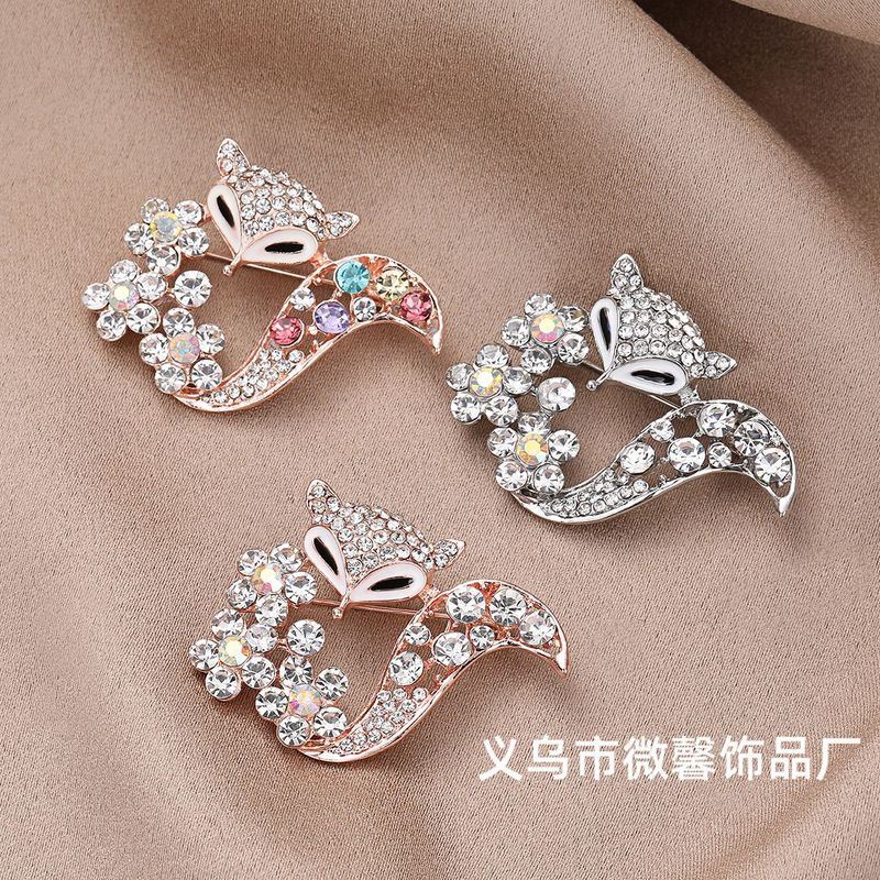 Korean-Style High-End Creative Fox Brooch with Colorful Crystal on the Collar, Elegant Diamond-Studded Anti-Exposure Clothing Pin