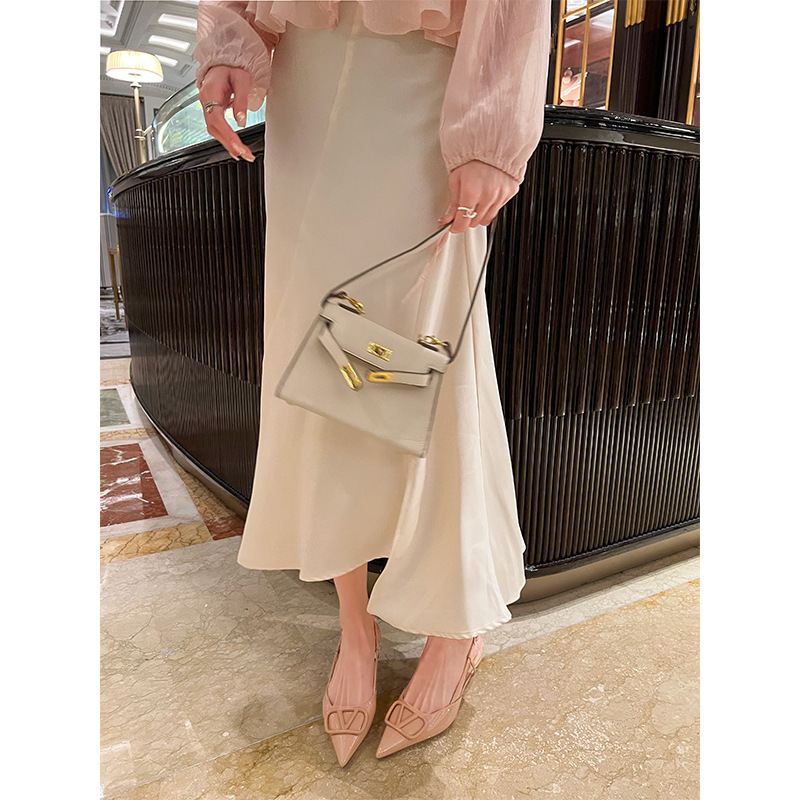 Versión de piel de vaca ~ Versión de piel de oveja, sandalias de puntera vacía trasera, hebilla en V puntiaguda para mujer, cuero 2024, nuevos tacones de aguja de verano