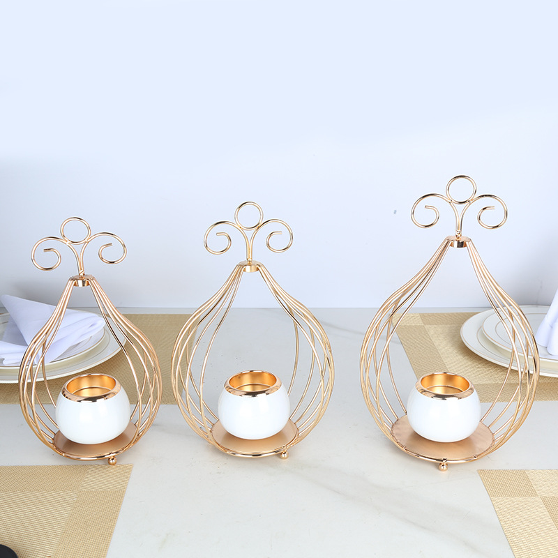 白色烛台三件套