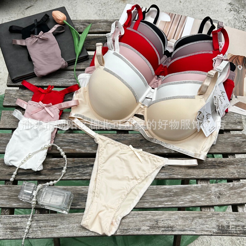 1-B0694 # In-Stock Low-Priced European and American High-End Bra with Rhinestones, Full Cup, Sexy Export Push-Up Lingerie Set.