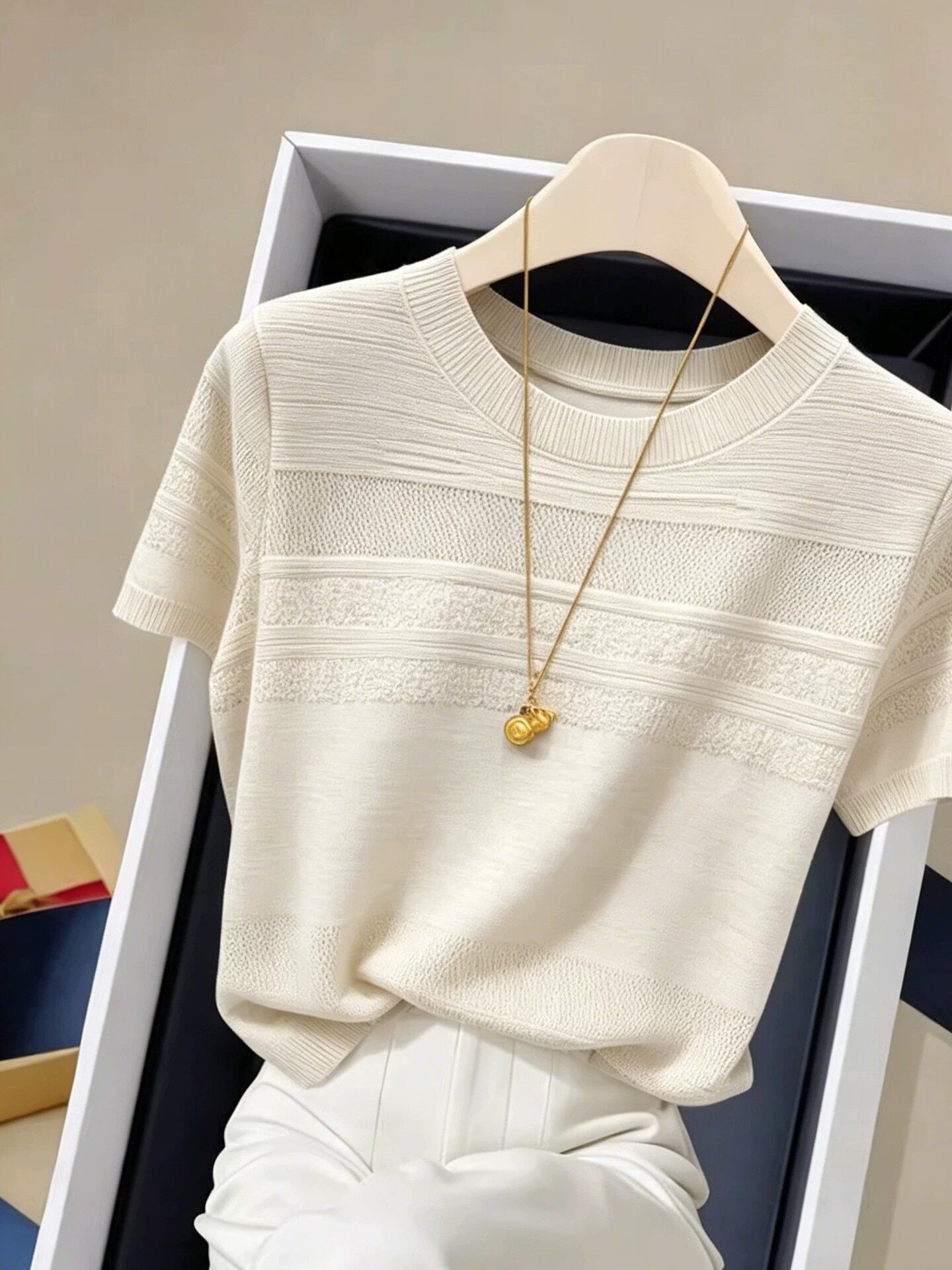 Áo thun nữ cổ tròn tay ngắn dáng rộng chất liệu mát lạnh — màu xám