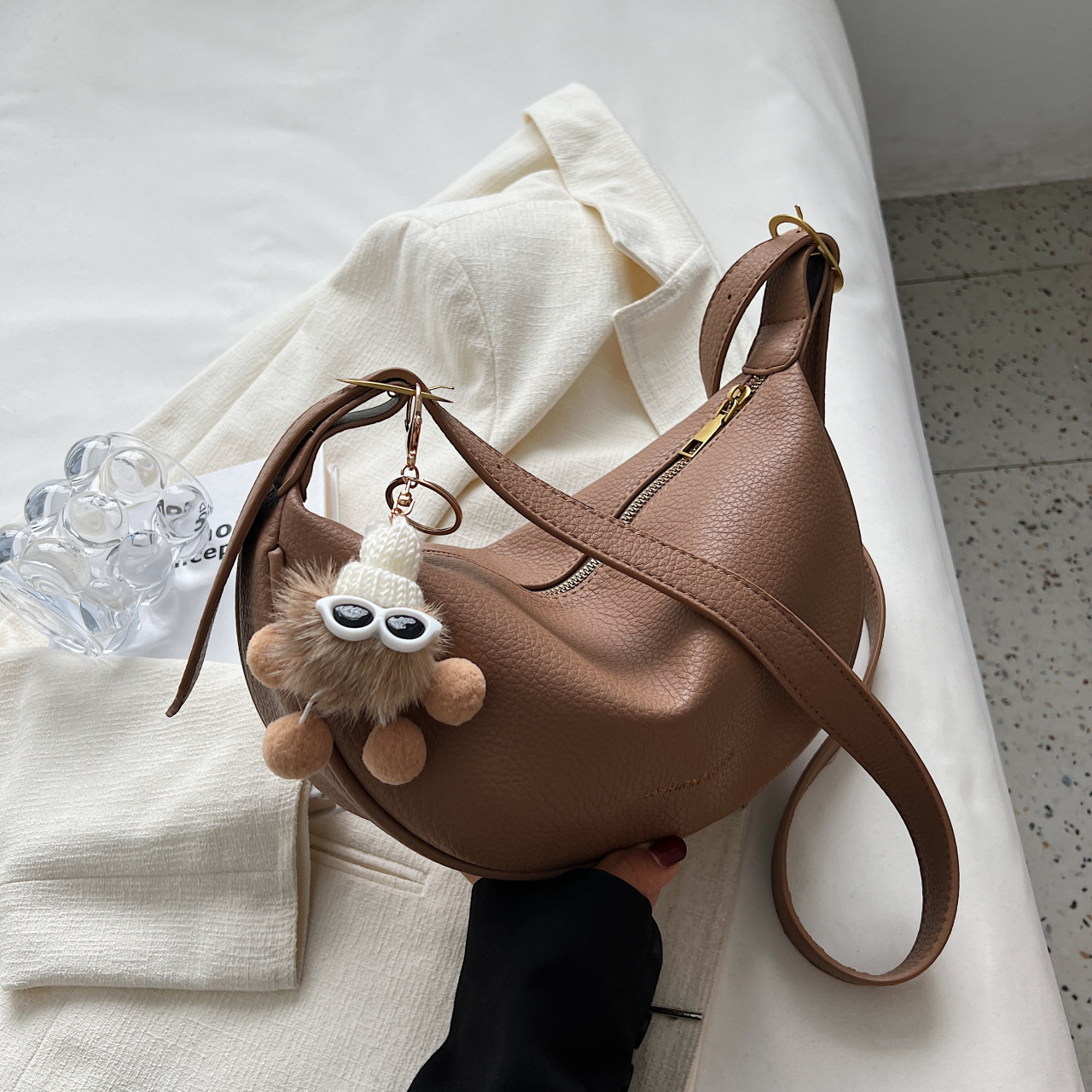 Borsa a tracolla da donna in pelle testurizzata, borsa spalla_voghion.com