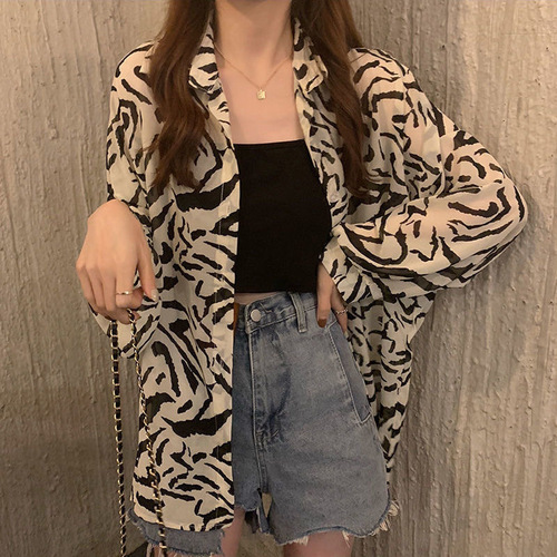 Retro Hong Kong-style sun-dried shirt jacket for women: Summer, laid-back vibe, loose fit, lightweight, long-sleeve chiffon blouse in a midi length